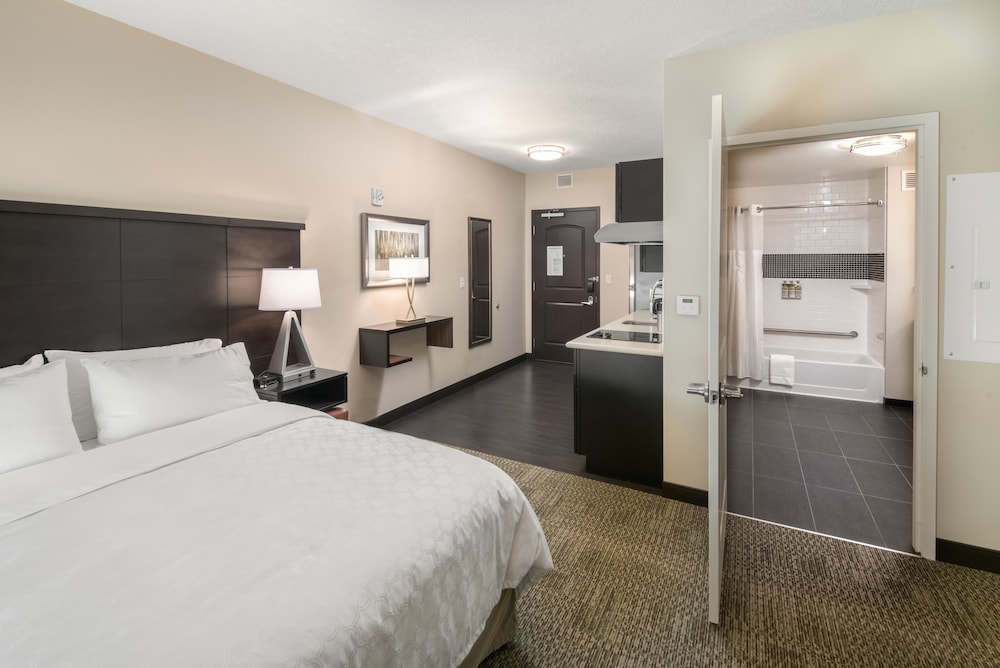 Room, 1 Queen Bed, Accessible, Non Smoking (Kitchen, Mobility Accessible) photo 1