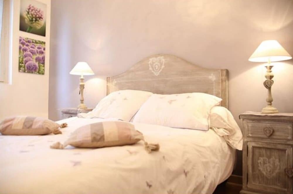 Suite, 2 rooms, in a 861ft detached housewith living room and kitchen photo 3