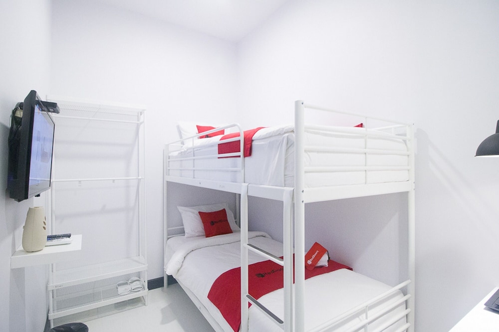 Shared Dormitory (Reddoorz)