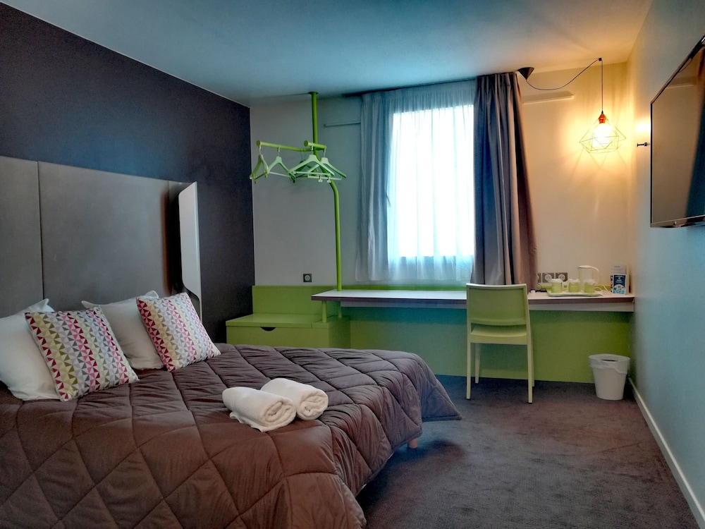Standard Room, Multiple Beds - Photo 3