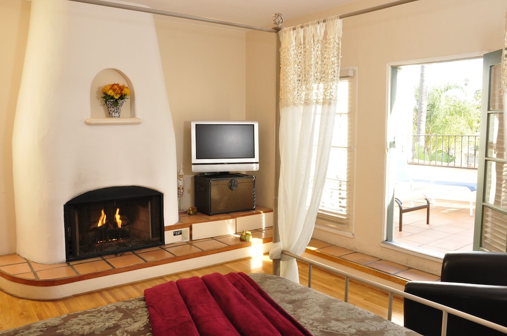 Deluxe Room, 1 Queen Bed