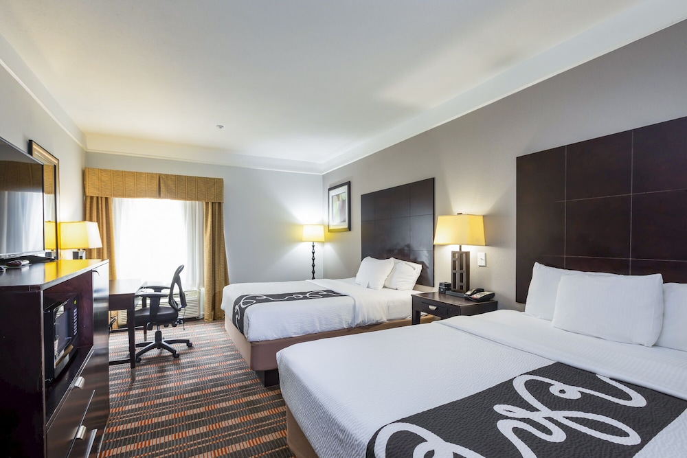Room, 2 Queen Beds, Accessible, Non Smoking (Mobility/Hearing Impaired Accessible) - Photo 3