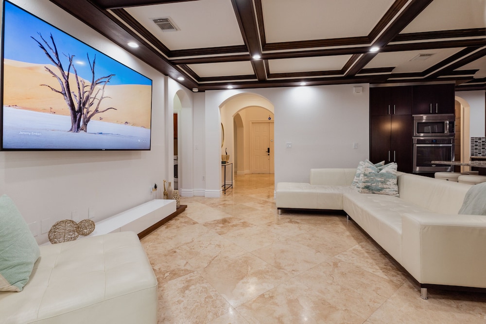 Miami Getaway Heated Pool House & Pool Table Villa, Foto 23