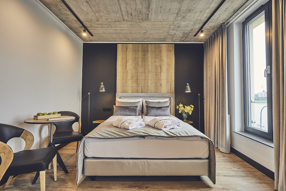 Superior Room, 1 Queen Bed, River View photo 1