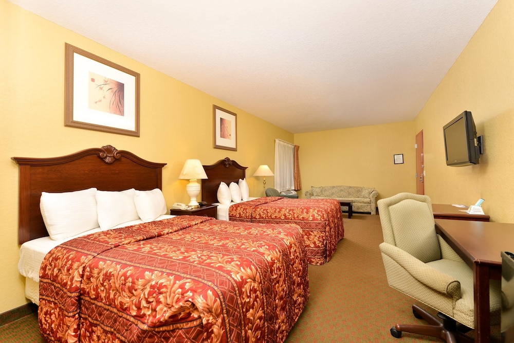 Room, 2 Double Beds, Non Smoking (Sofa Bed) - Photo 3