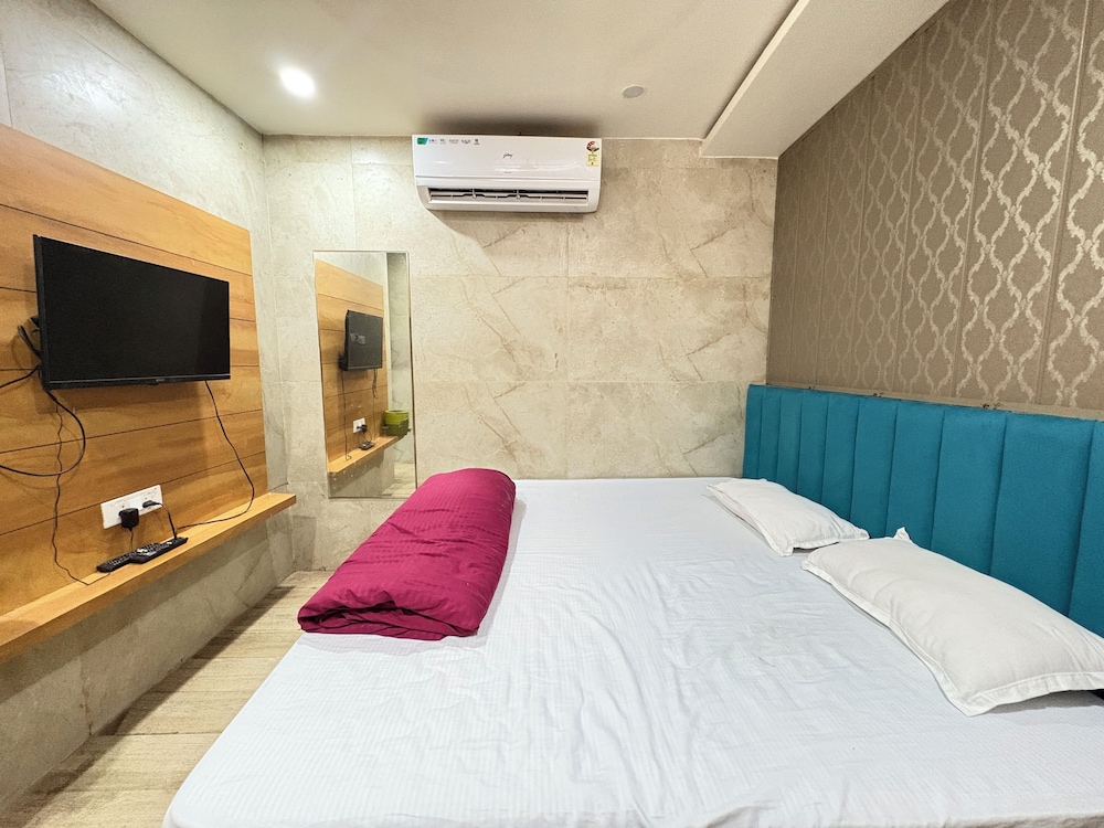 Deluxe Double Room, City View photo 3