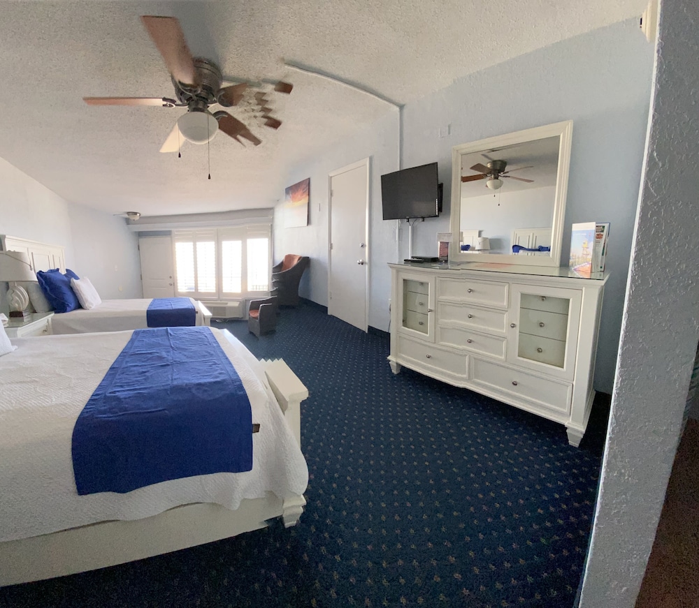 Standard Room, 2 Queen Beds, Kitchenette, Ocean View photo 3