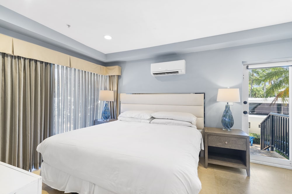 Deluxe Suite, Patio, Partial Sea View