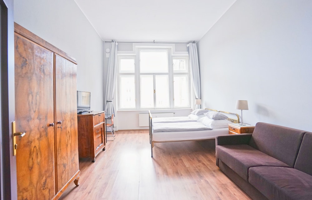 City Apartment, 2 Bedrooms, City View photo 3