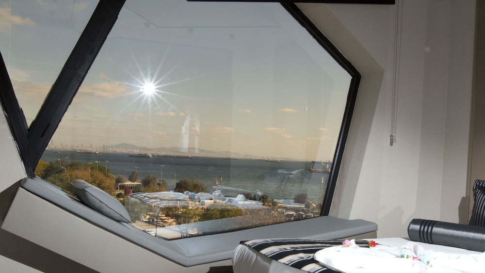 Deluxe Double Room Single Use, Sea View photo 3