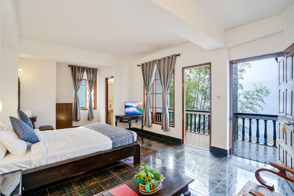 Executive Room - Photo 18