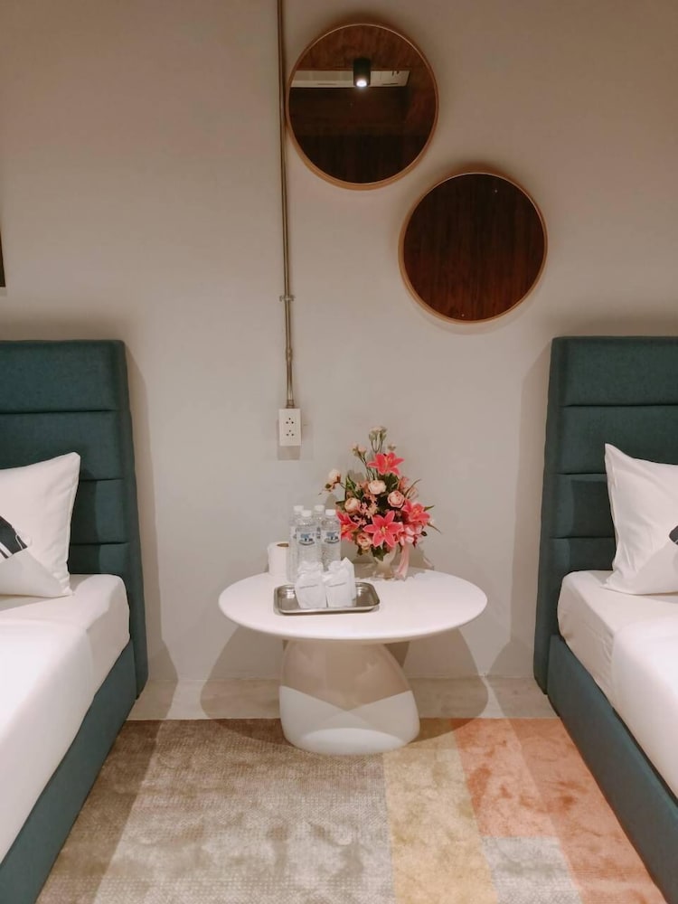 Family Room, shared bathroom (Separate Men's and Women's / Floor) photo 3
