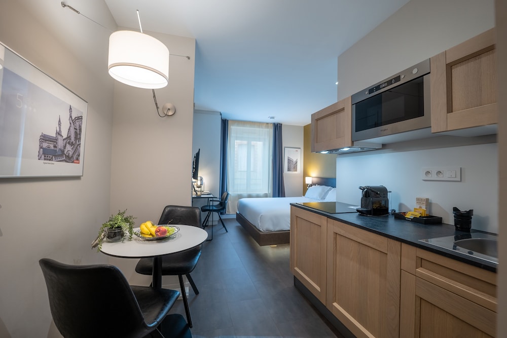 Double Room, City View (1)