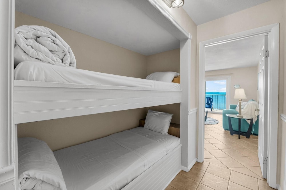 Condo, 1 King Bed with Sofa bed (The Summit 1123)