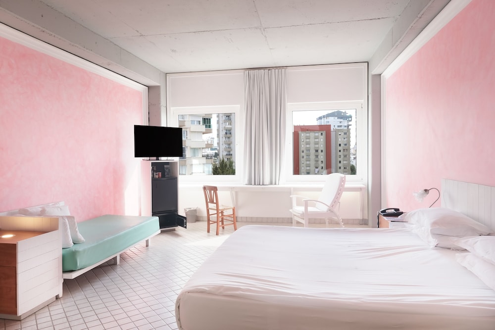 Standard Room, City View thumbnail 6