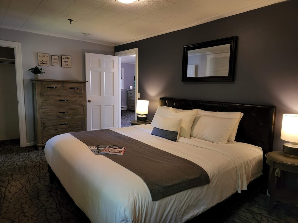 King & Queen Suite photo 1