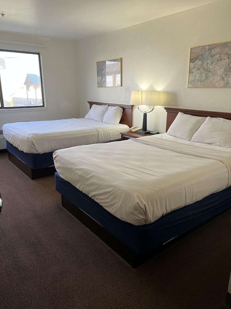 Room, 2 Queen Beds, Mobility Accessible, Non Smoking (Roll-in Shower) - Photo 2