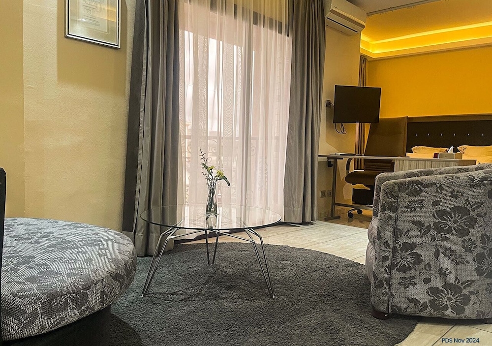Standard Suite, 1 King Bed, Balcony, City View