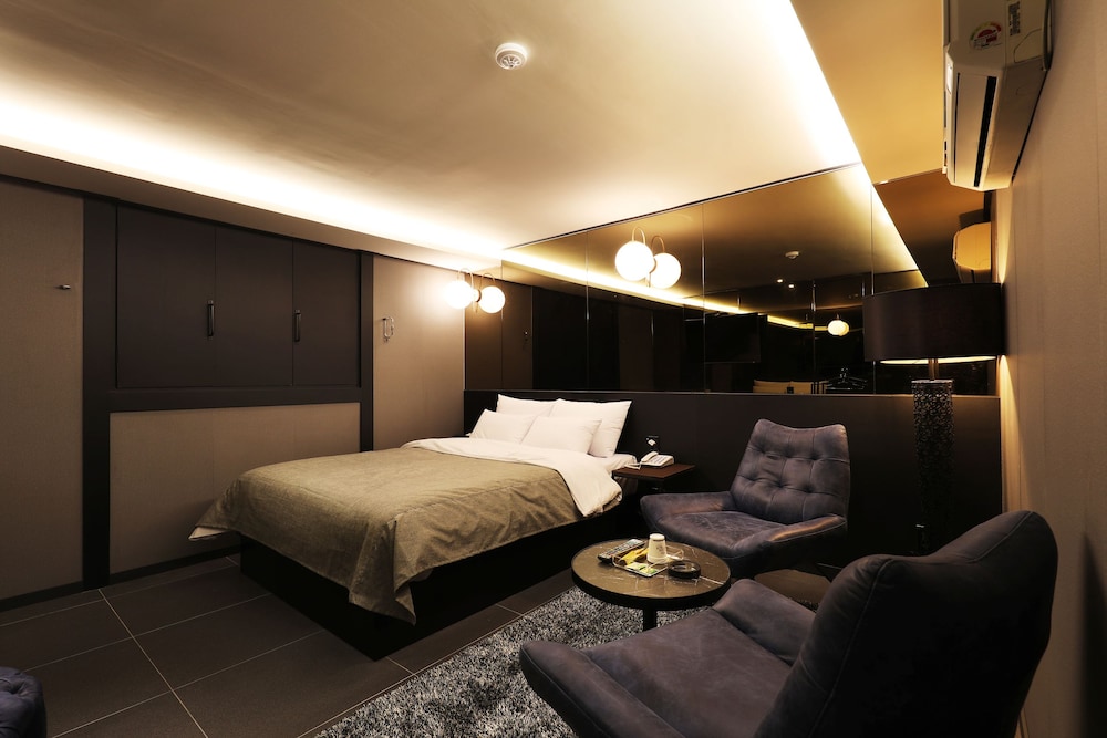 Standard Double Room - Photo 15
