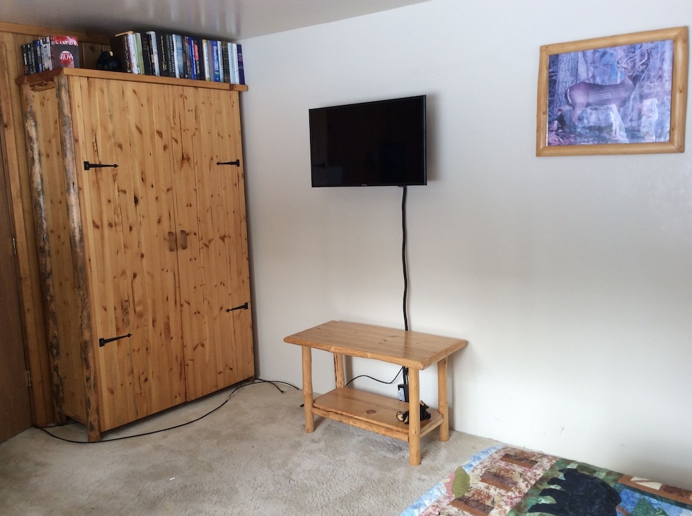 Standard Room, Mountain View (1 Queen Bed - Pine) photo 3