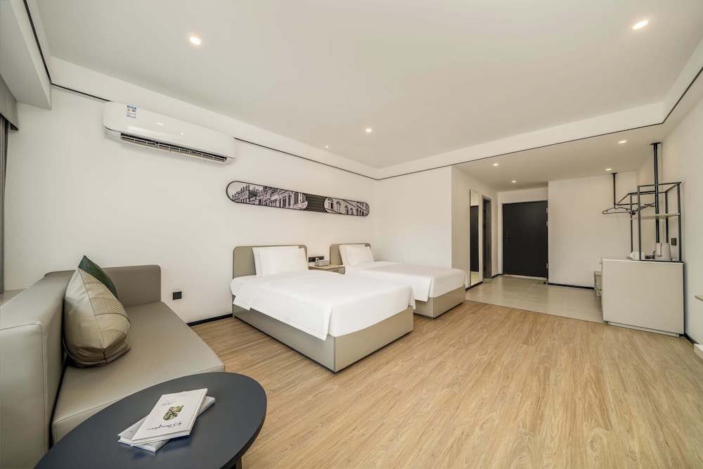 Senior Twin Room, City View photo 1