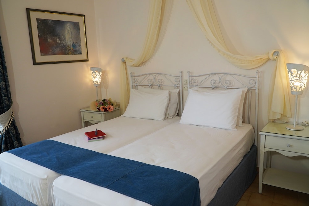 Economy Double Room, Garden View photo 3