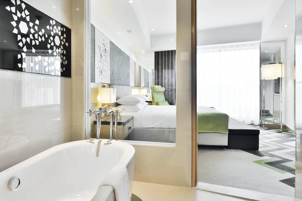 Junior Suite, 1 King Bed - Photo 4