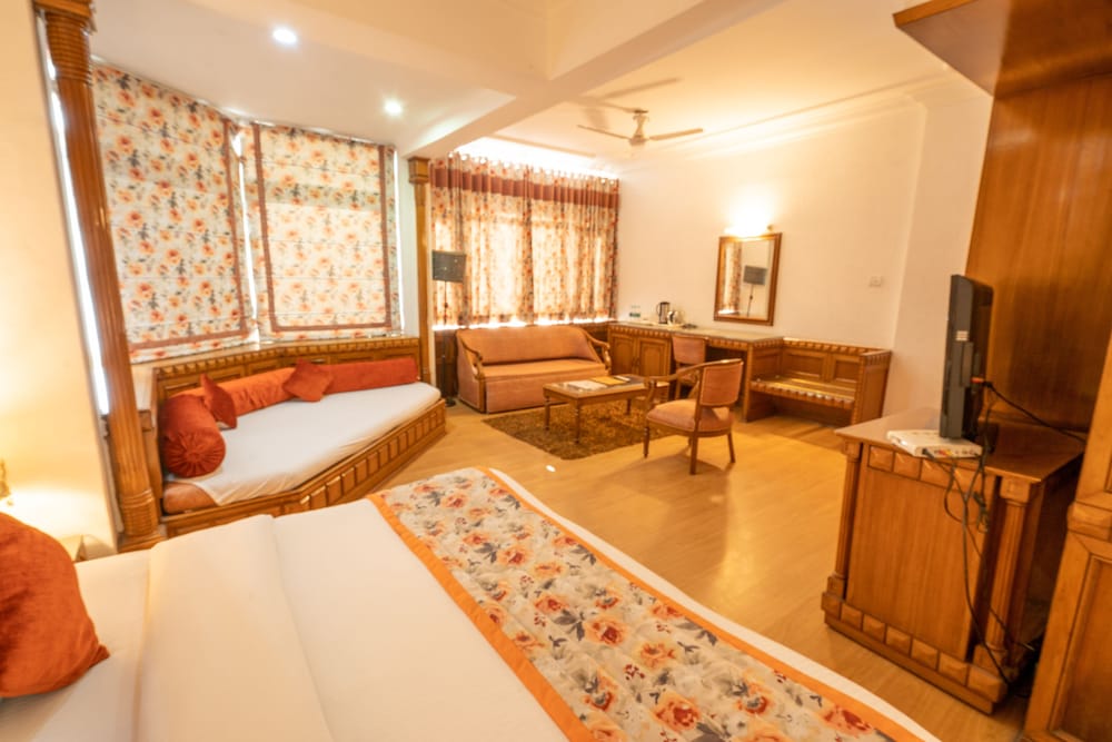 Family Room - Photo 4