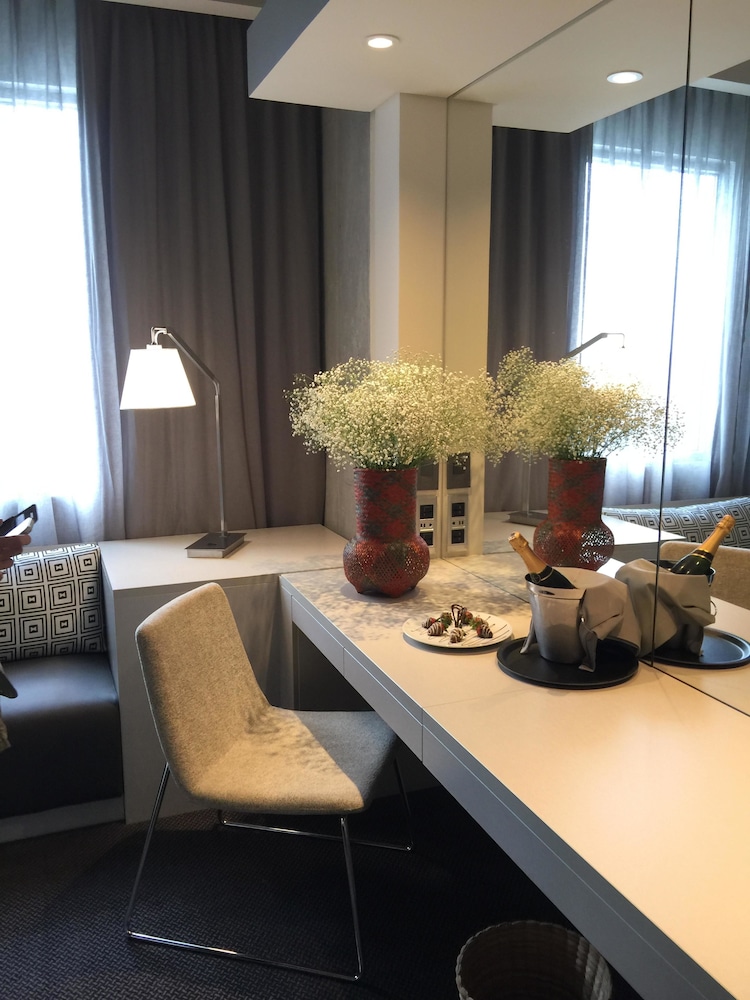 Suite, 1 King Bed with Sofa bed