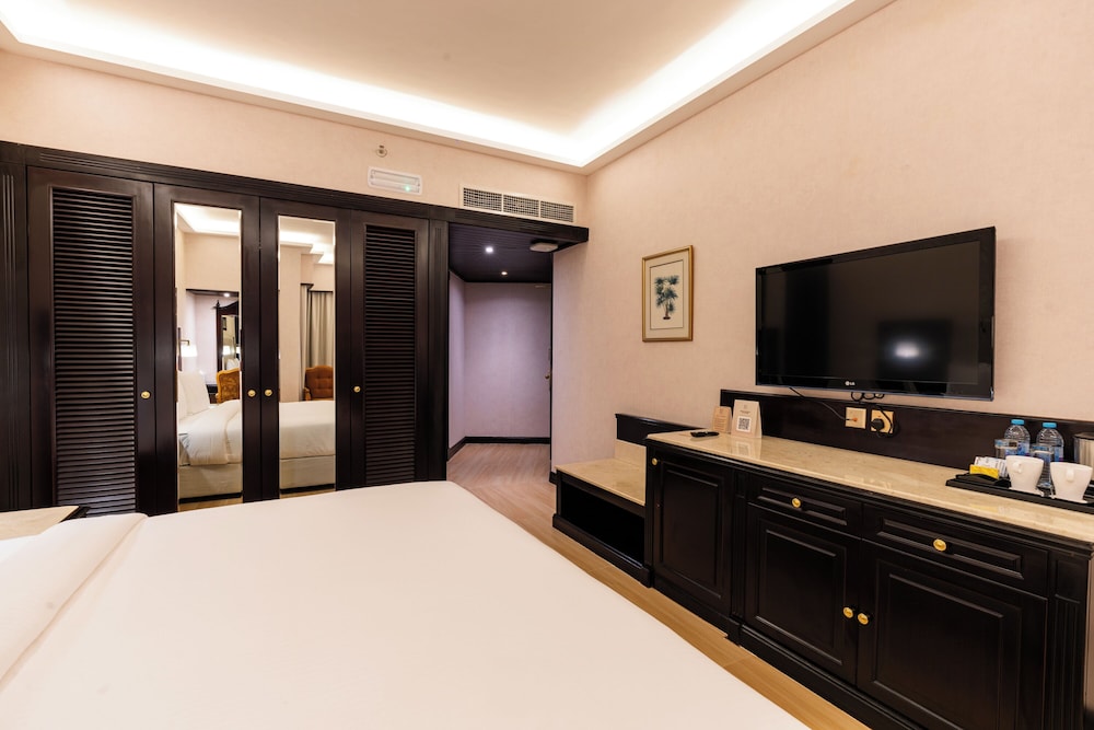 Deluxe Room King photo 3
