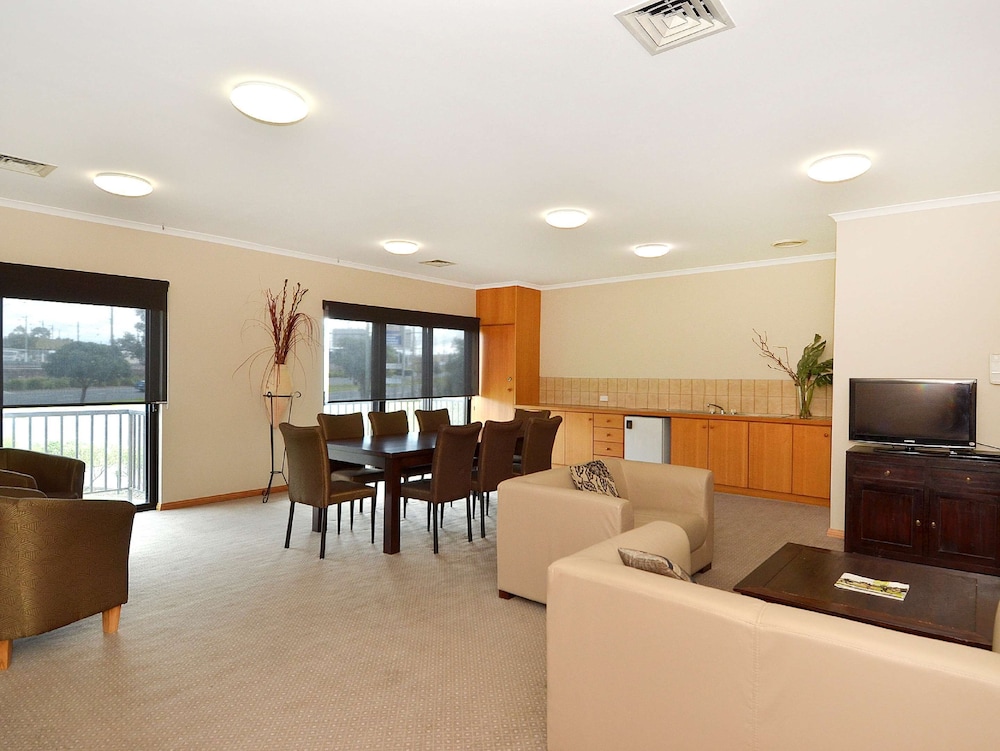 Standard Apartment, Multiple Beds, Non Smoking, Kitchenette (Living Room) photo 1