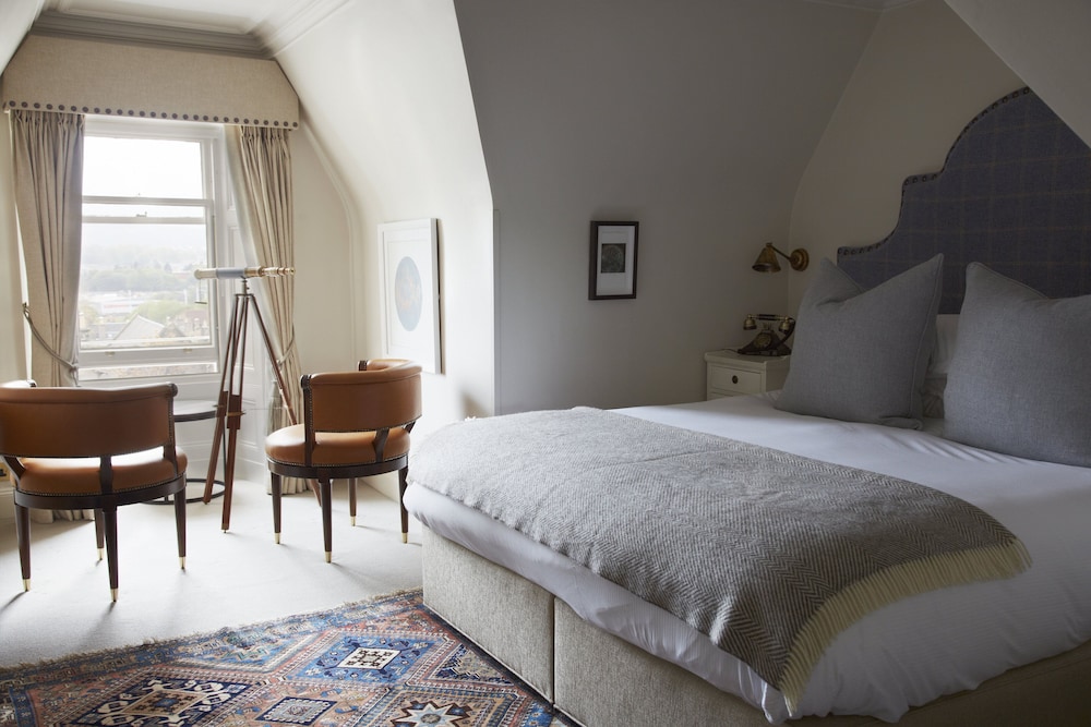 Executive Room, 1 King Bed (located at 4 West Coates)