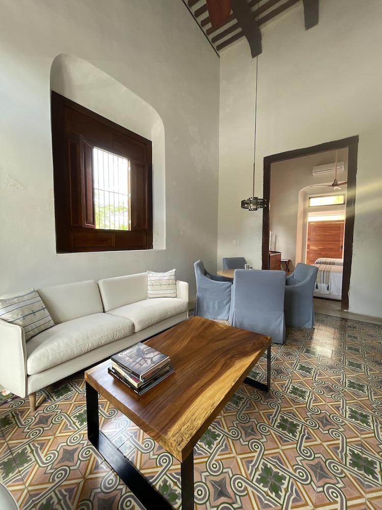 Superior Studio Suite, 2 Queen Beds, Garden View