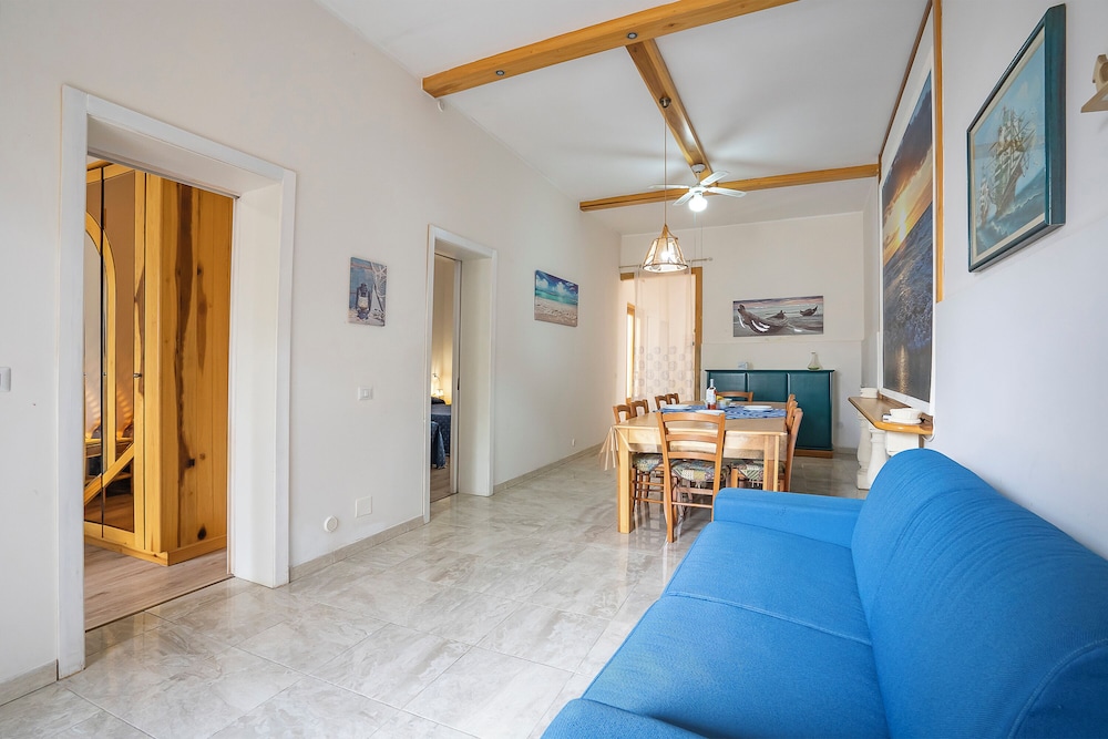 Family Apartment, Multiple Bedrooms (Brezza Apartment Near The Sea)