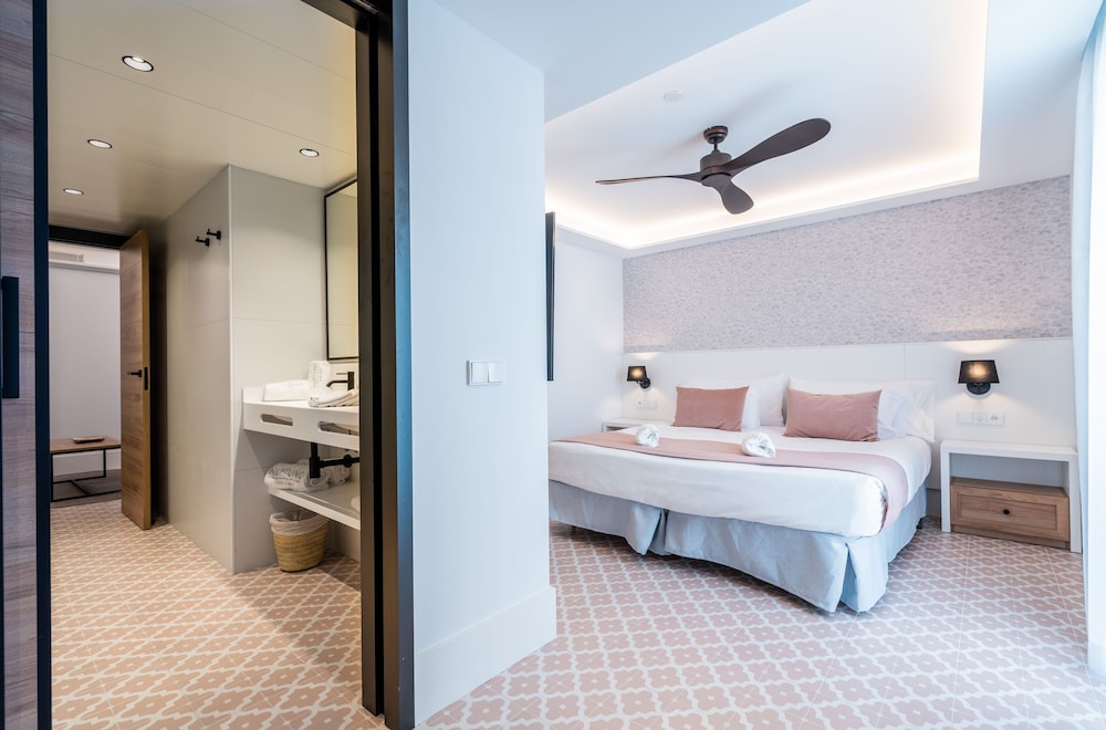 Suite Junior, Balcón (2 Adultos y 2 Niños)