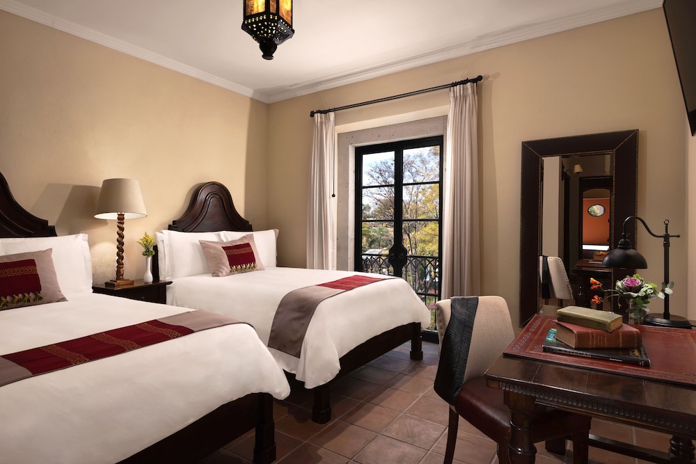 Junior Suite, 2 Queen Beds - Photo 1