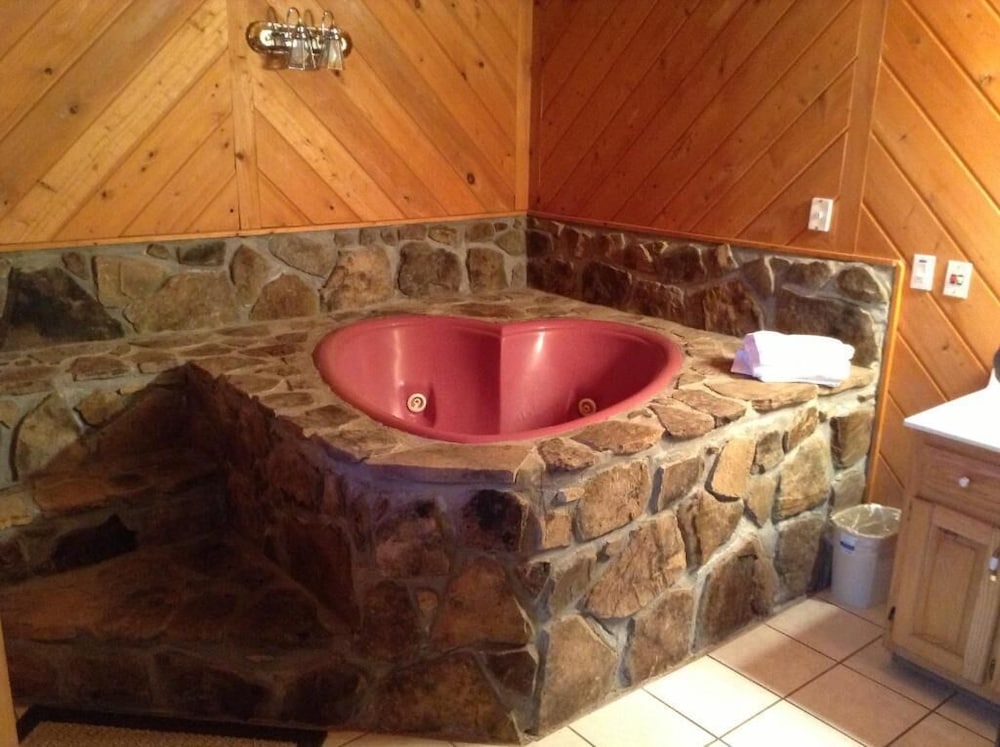 Honeymoon Room, Jetted Tub