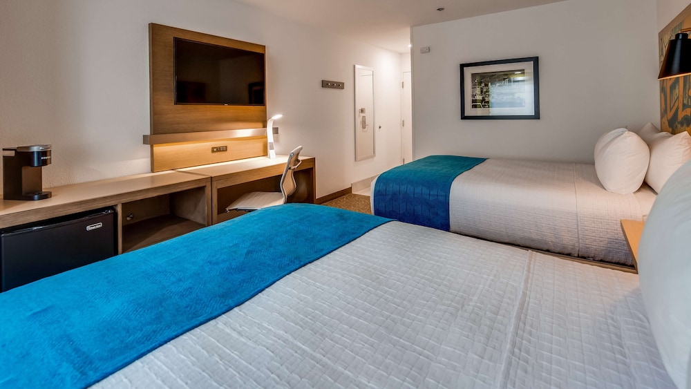Standard Room, 2 Queen Beds, Non Smoking, Refrigerator - Photo 3