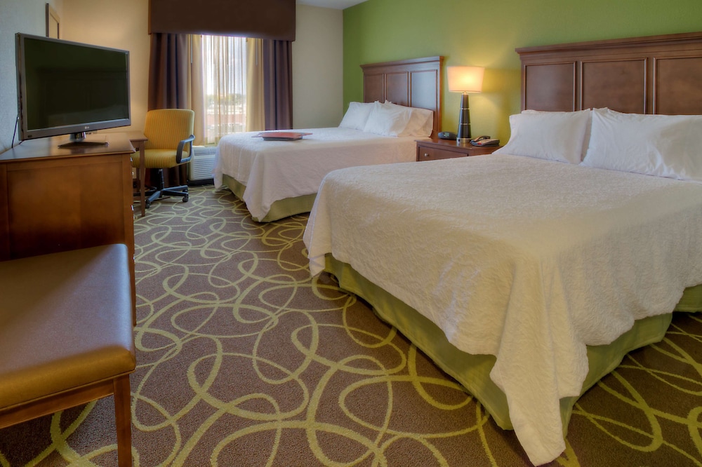 Standard Room, 2 Queen Beds, Accessible (Bathtub)