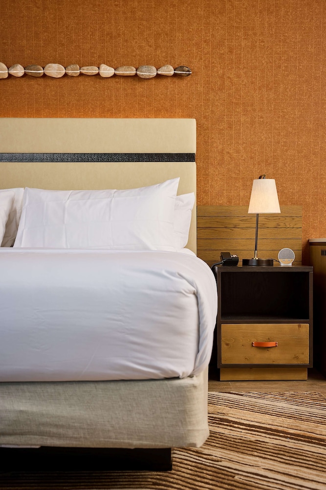 Junior Room, 1 King Bed, Corner (Water View) - Photo 7