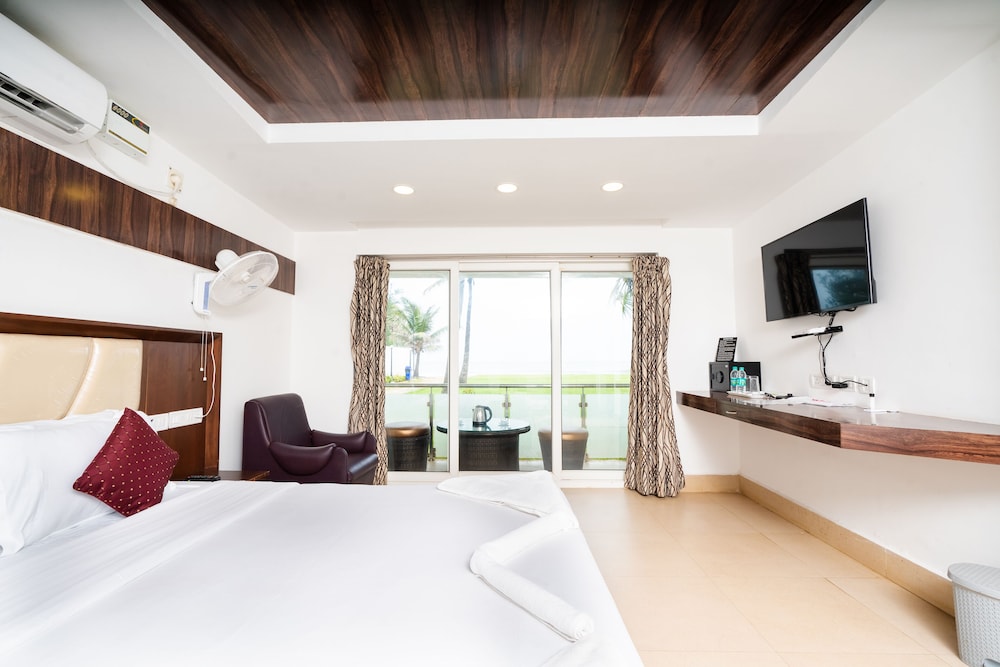 Deluxe Suite With Sea View photo 3