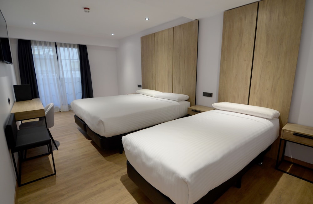 Twin Room - Photo 1