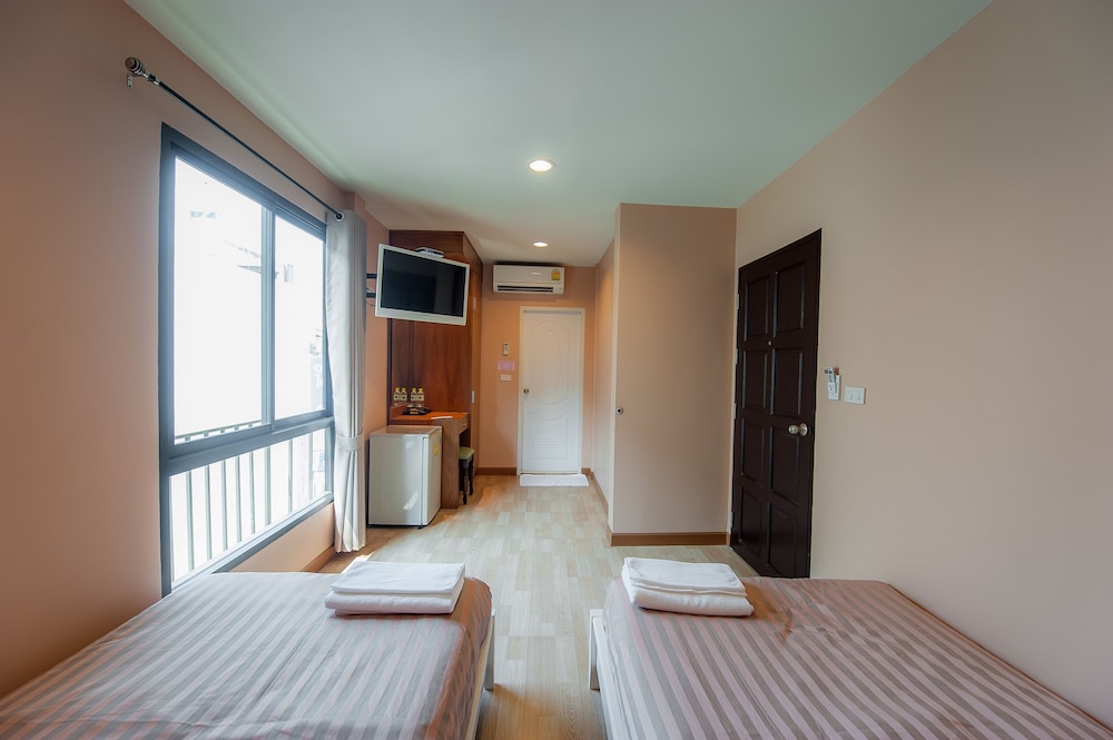 Deluxe Twin Room photo 2