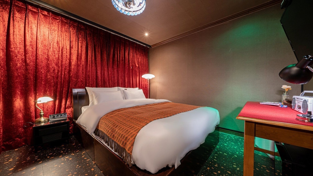 Party Room - Photo 11