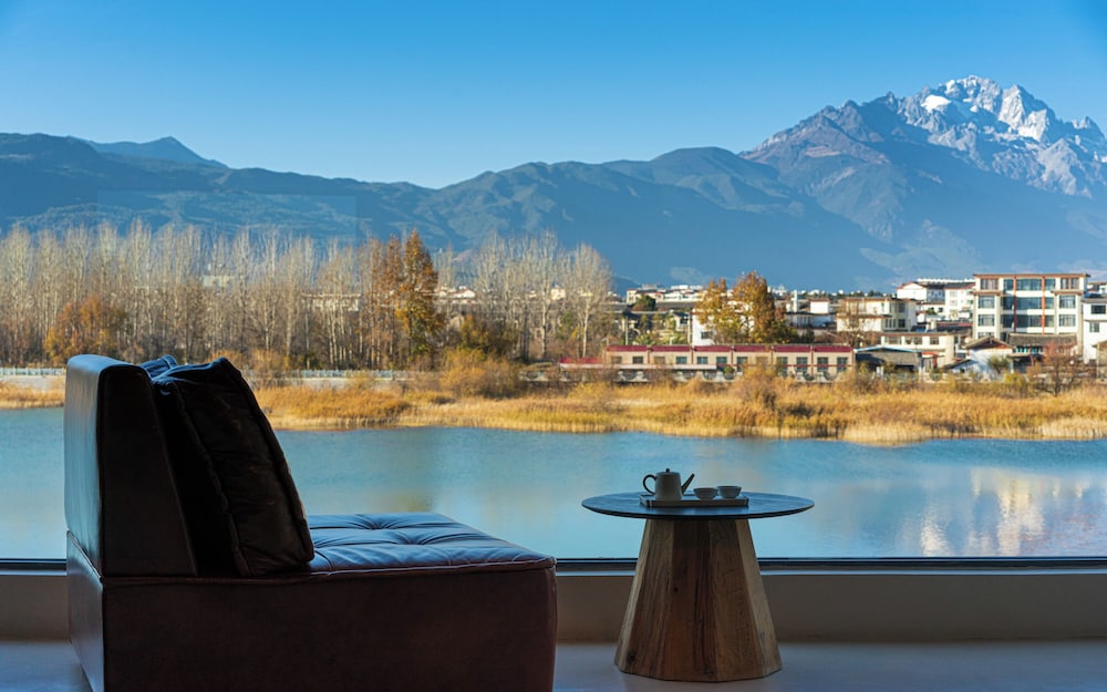 Double Room, 1 King Bed, Lake View, Lakeside photo 3