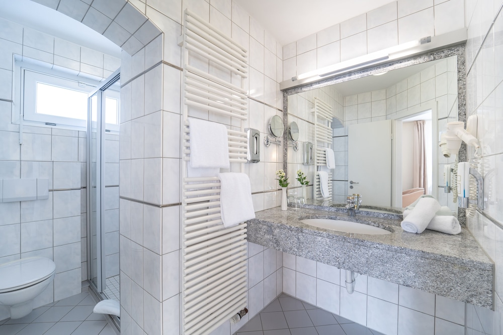 Premium Double Room (mit Balkon) - Photo 12