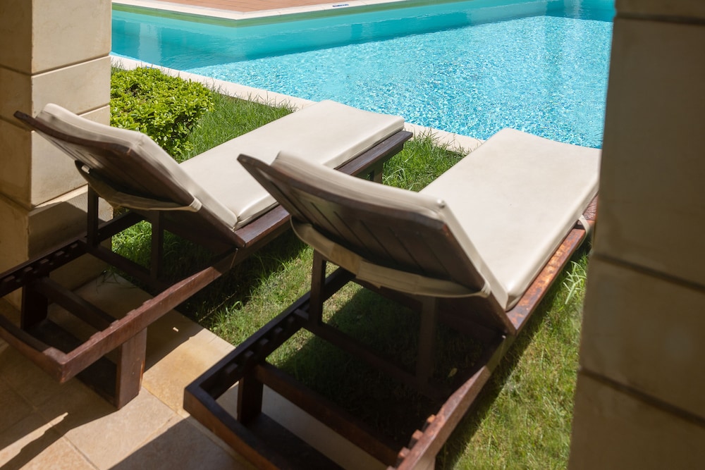 Double Room, Garden View (Sharing Pool - AD) - Photo 4