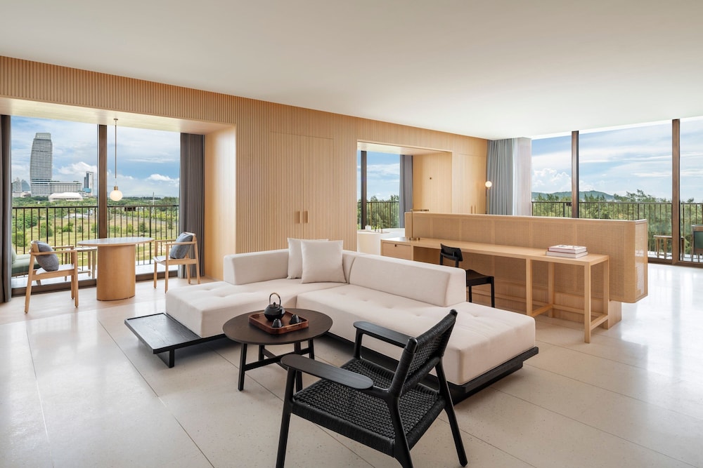 Comfort Studio Suite, 1 Queen Bed, Balcony, Garden View