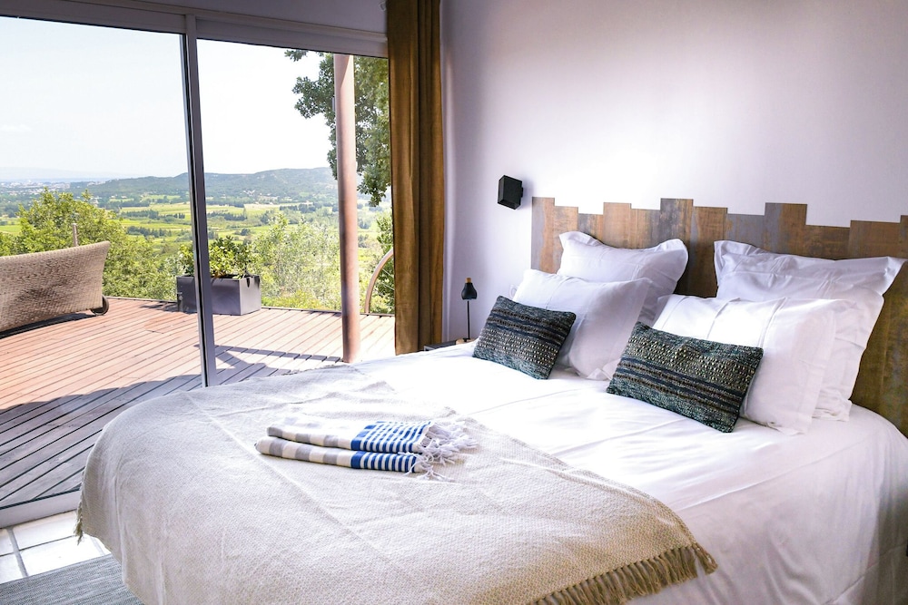 Double Room, 1 Bedroom, Pool View photo 3