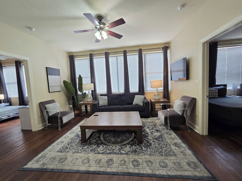 Signature Condo, 2 Bedrooms, Kitchen, City View
